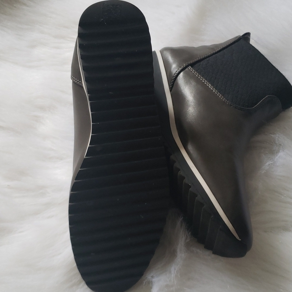 Metaphor Shoes - Picture 3 of 7